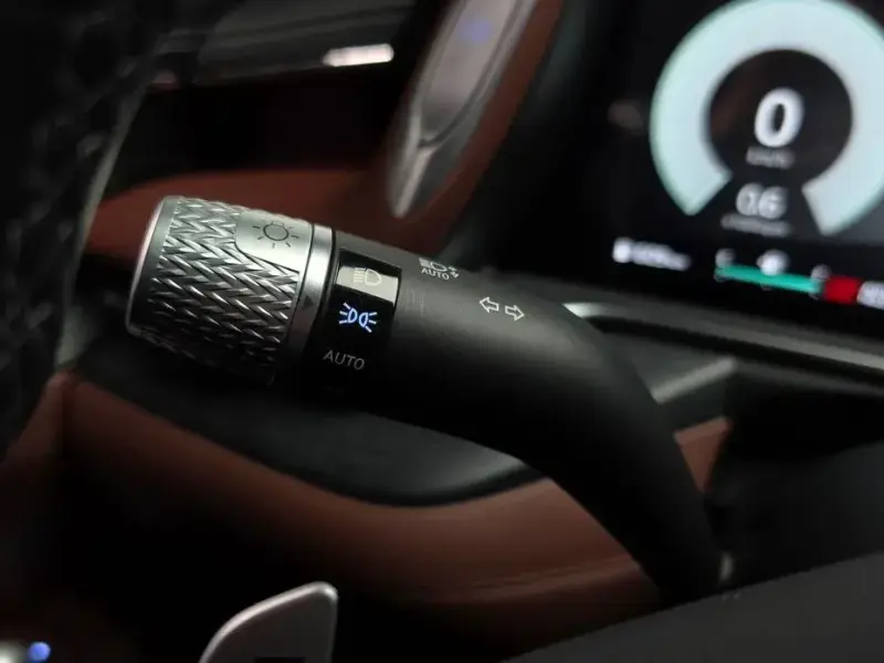 2023 Genesis G90 с пробегом 28 268 км