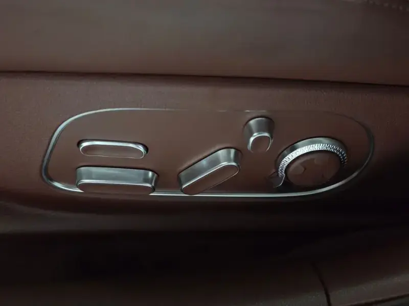 2023 Genesis G90 с пробегом 28 268 км