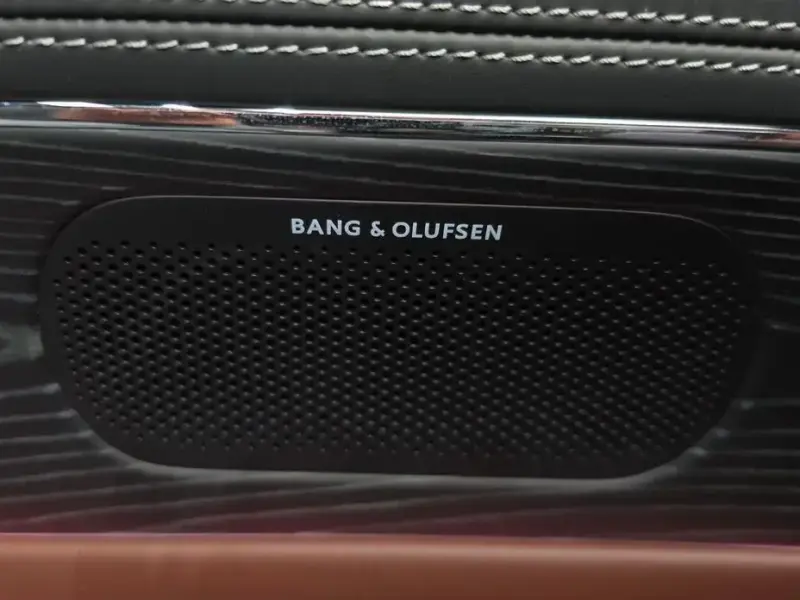 2023 Genesis G90 с пробегом 28 268 км