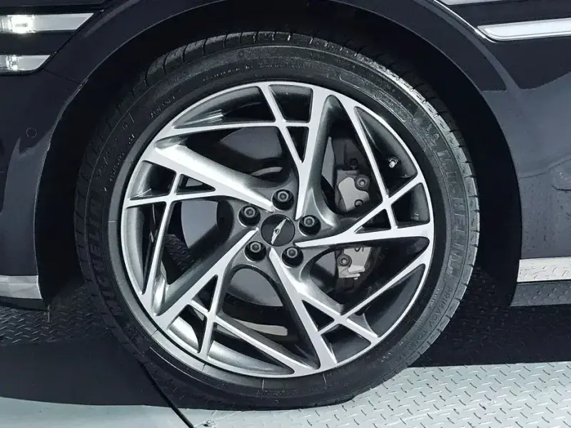 2023 Genesis G90 с пробегом 38 853 км