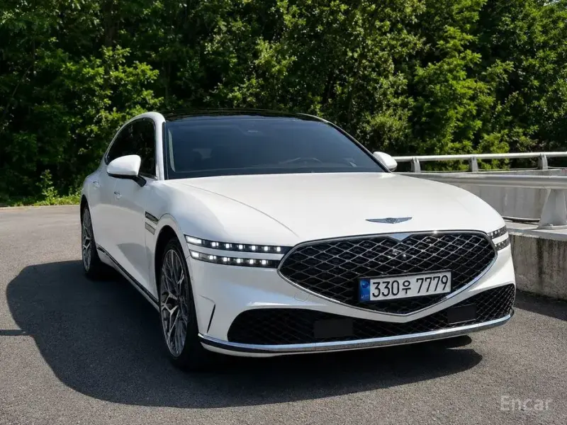 2023 Genesis G90 с пробегом 47 000 км