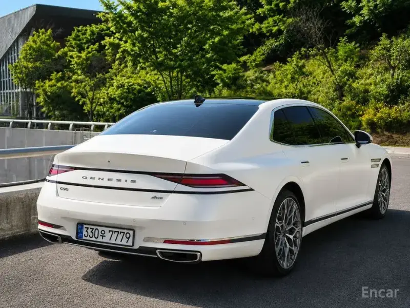 2023 Genesis G90 с пробегом 47 000 км