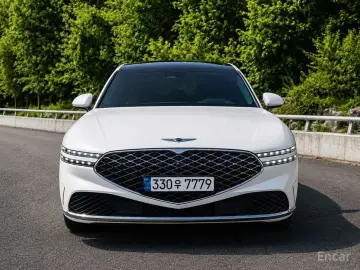 2023 Genesis G90 с пробегом 47 000 км