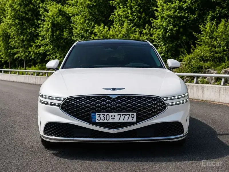 2023 Genesis G90 с пробегом 47 000 км