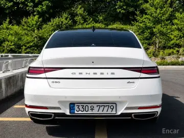 2023 Genesis G90 с пробегом 47 000 км