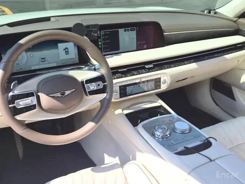 2023 Genesis G90 с пробегом 47 000 км