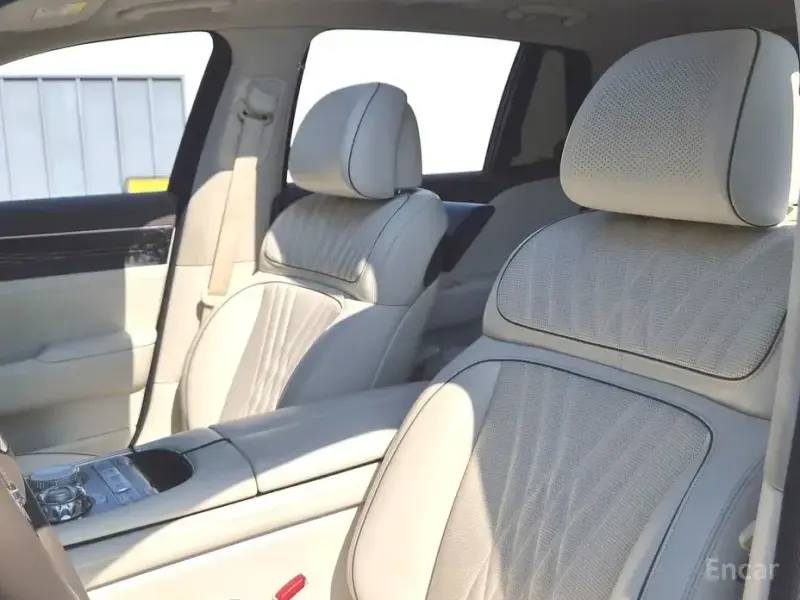 2023 Genesis G90 с пробегом 47 000 км