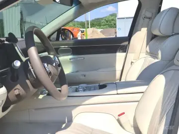 2023 Genesis G90 с пробегом 47 000 км
