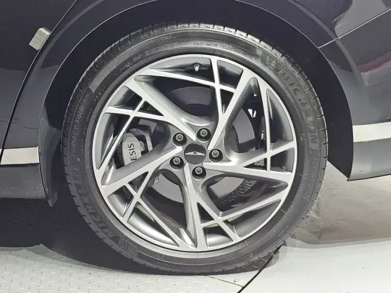 2023 Genesis G90 с пробегом 38 853 км
