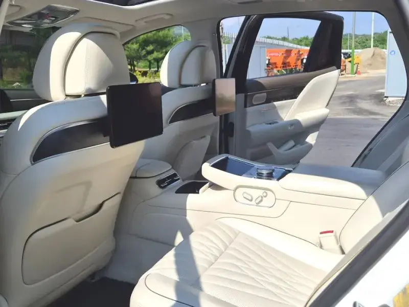 2023 Genesis G90 с пробегом 47 000 км