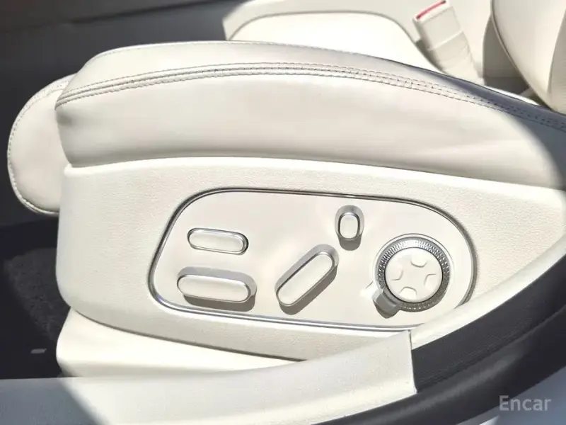 2023 Genesis G90 с пробегом 47 000 км