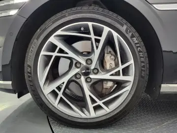 2023 Genesis G90 с пробегом 81 035 км