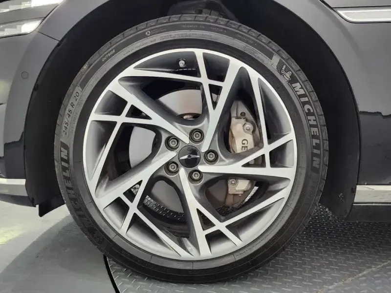 2023 Genesis G90 с пробегом 81 035 км