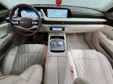 2023 Genesis G90 с пробегом 81 035 км