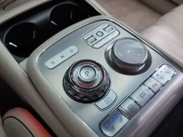 2023 Genesis G90 с пробегом 81 035 км