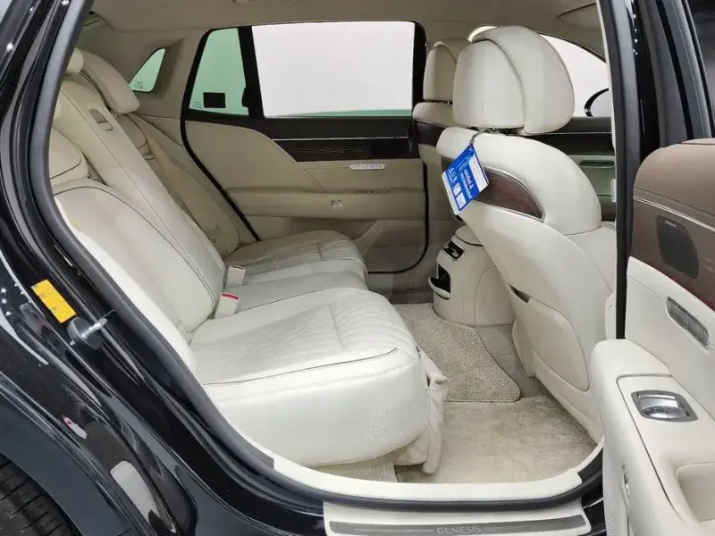 2023 Genesis G90 с пробегом 81 035 км