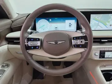 2023 Genesis G90 с пробегом 81 035 км