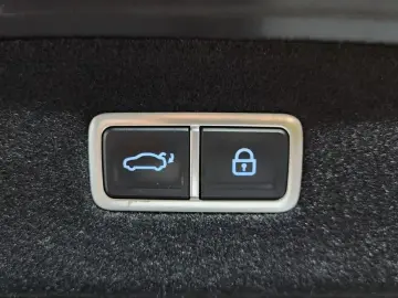 2023 Genesis G90 с пробегом 81 035 км