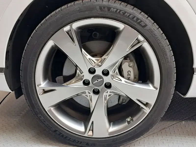 2023 Genesis GV80 с пробегом 28 792 км