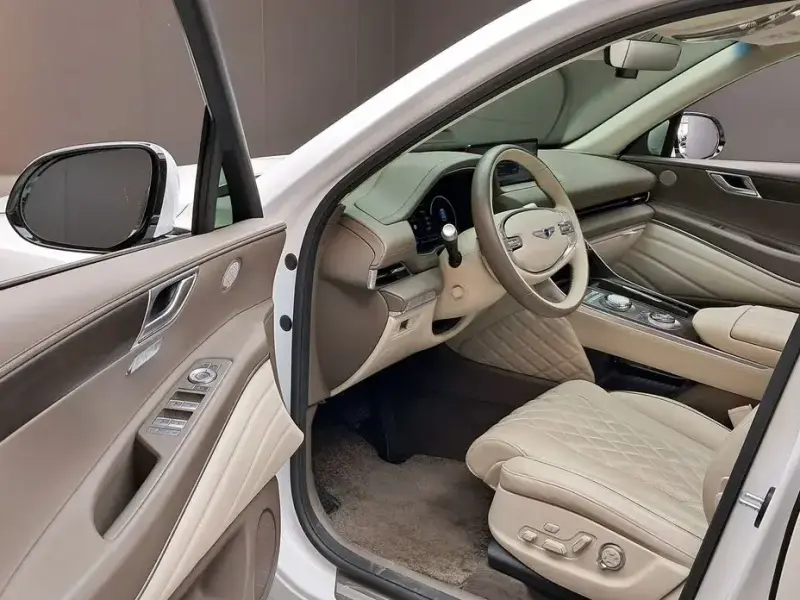 2023 Genesis GV80 с пробегом 28 792 км