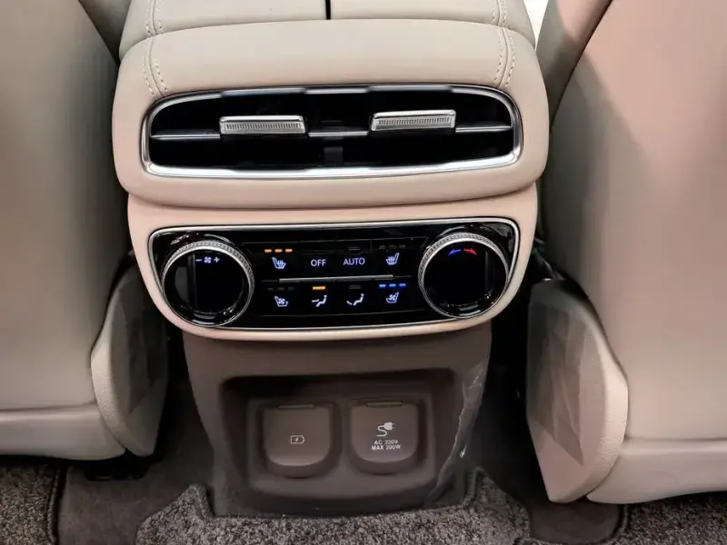 2023 Genesis GV80 с пробегом 28 792 км
