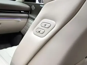 2023 Genesis GV80 с пробегом 28 792 км