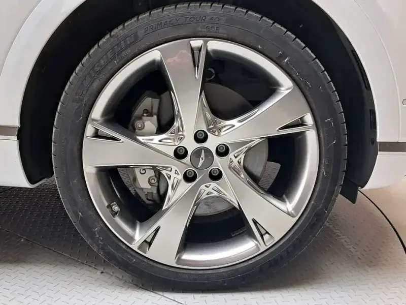 2023 Genesis GV80 с пробегом 28 792 км