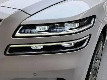 2023 Genesis GV80 с пробегом 28 792 км