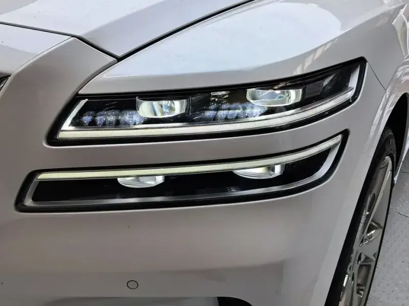 2023 Genesis GV80 с пробегом 28 792 км