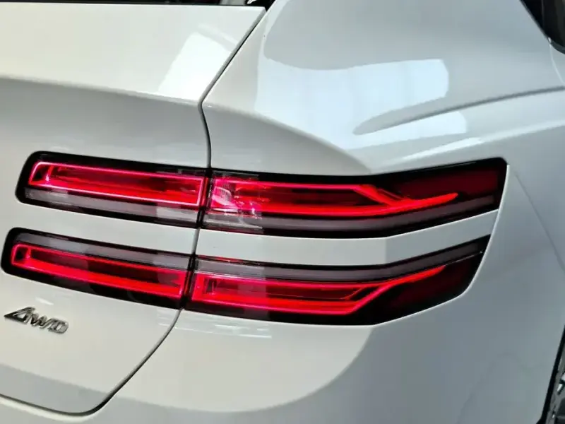 2023 Genesis GV80 с пробегом 28 792 км