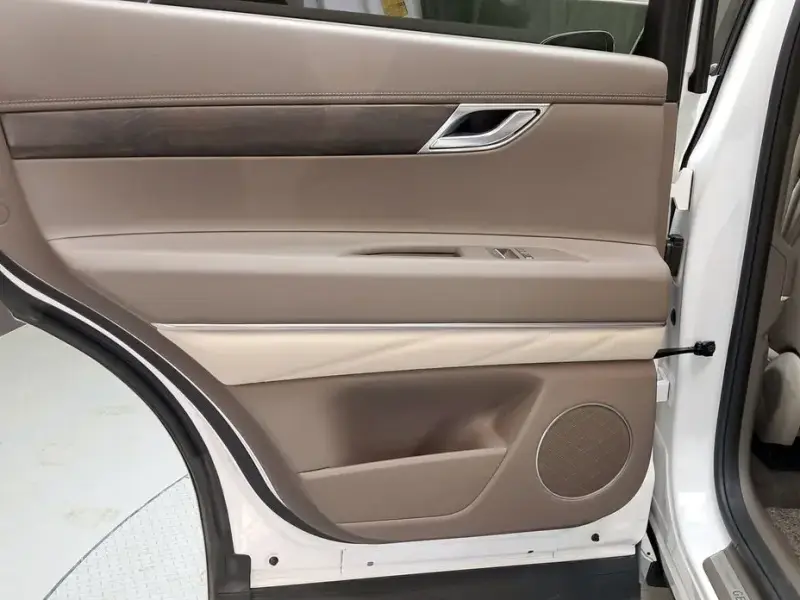 2023 Genesis GV80 с пробегом 28 792 км