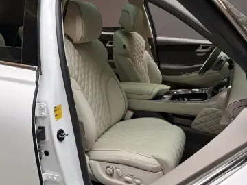 2023 Genesis GV80 с пробегом 28 792 км
