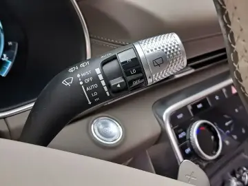 2023 Genesis GV80 с пробегом 28 792 км