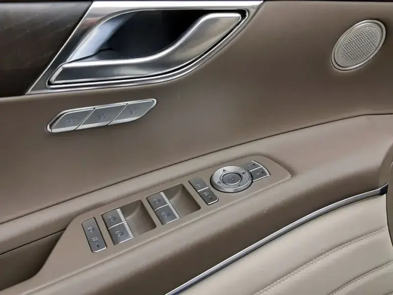 2023 Genesis GV80 с пробегом 28 792 км