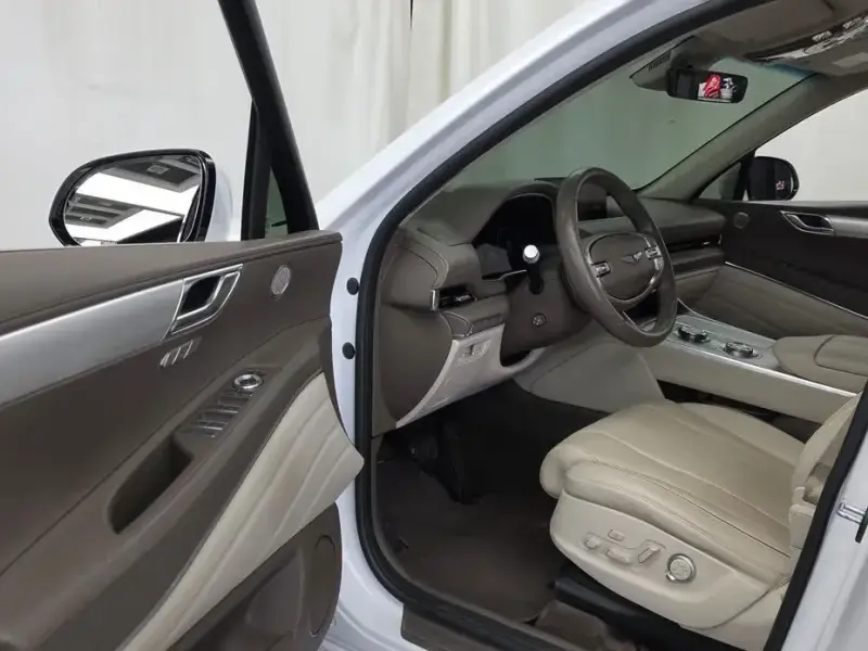 2023 Genesis GV80 с пробегом 33 032 км