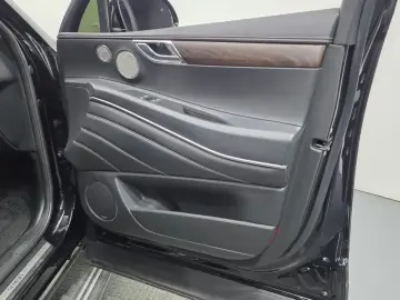 2023 Genesis GV80 с пробегом 94 353 км