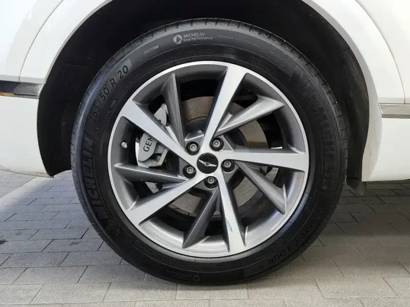 2023 Genesis GV80 с пробегом 39 450 км
