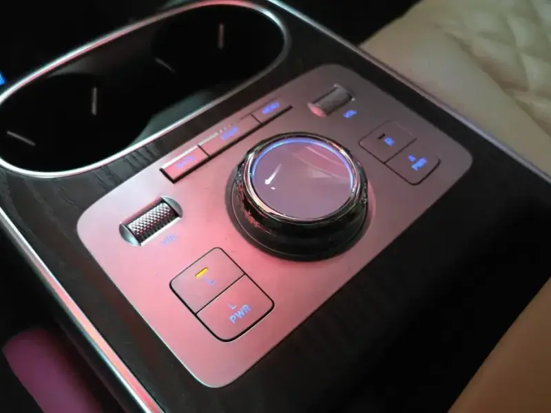 2023 Genesis GV80 с пробегом 26 171 км