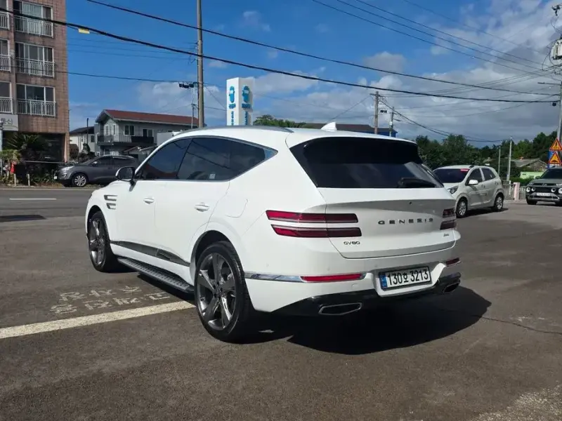 2023 Genesis GV80 с пробегом 24 604 км