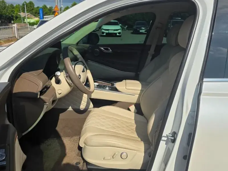 2023 Genesis GV80 с пробегом 24 604 км