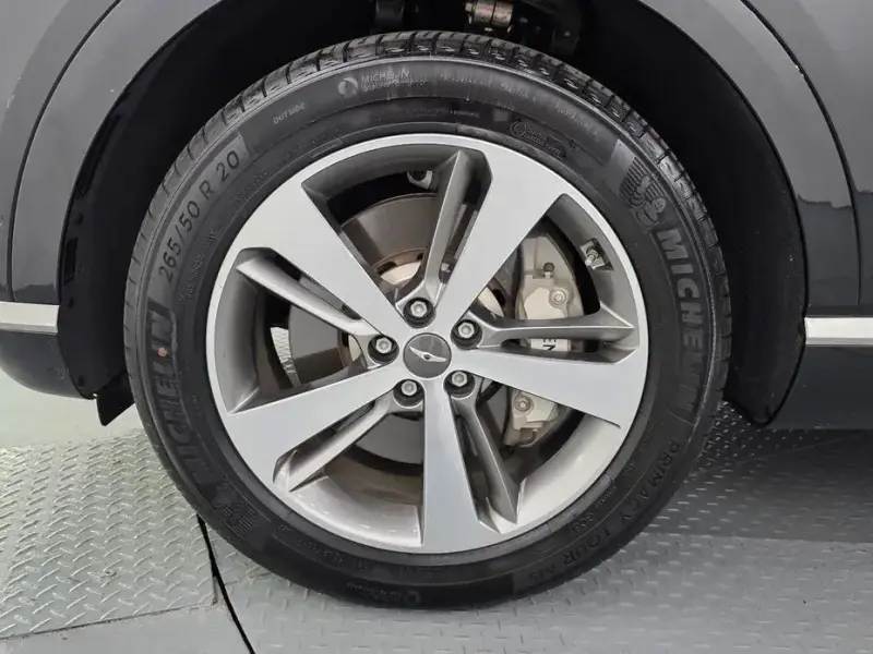 2023 Genesis GV80 с пробегом 28 178 км