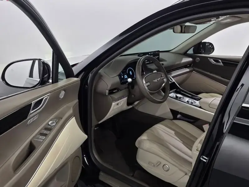 2023 Genesis GV80 с пробегом 28 178 км