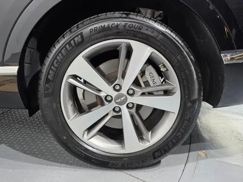 2023 Genesis GV80 с пробегом 28 178 км