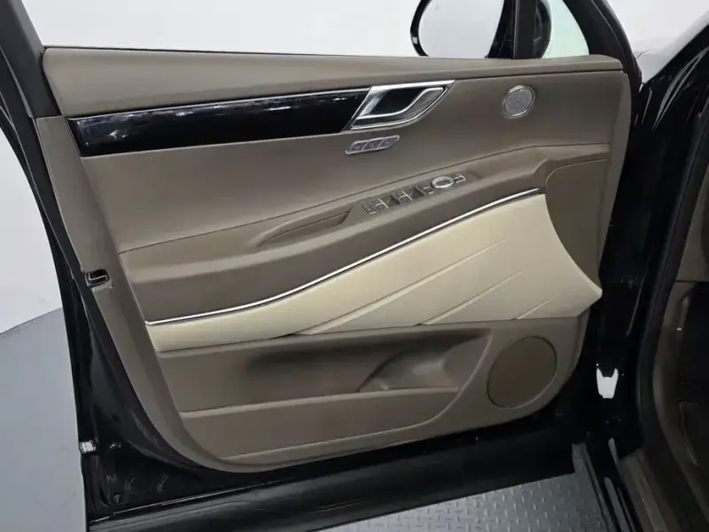 2023 Genesis GV80 с пробегом 28 178 км