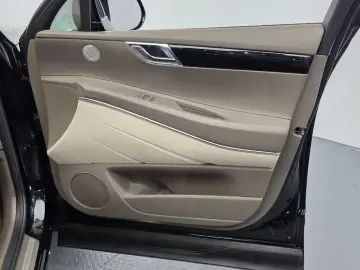 2023 Genesis GV80 с пробегом 28 178 км