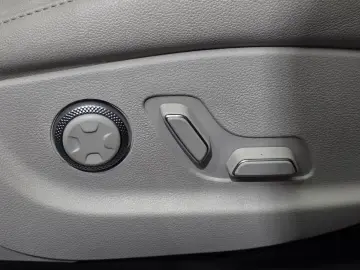 2023 Genesis GV80 с пробегом 28 178 км