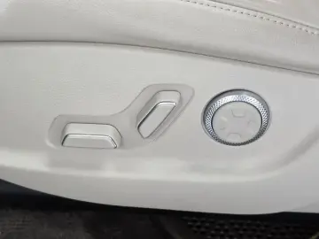 2023 Genesis GV80 с пробегом 28 178 км