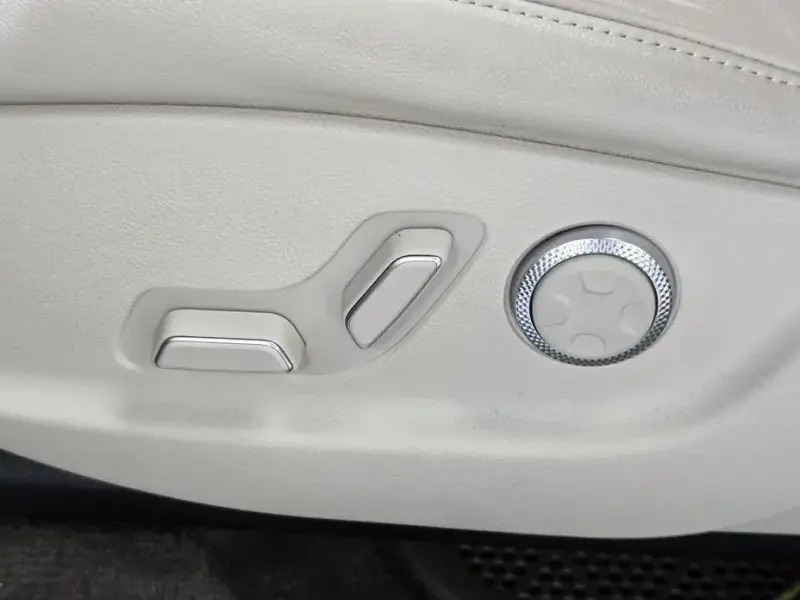 2023 Genesis GV80 с пробегом 28 178 км