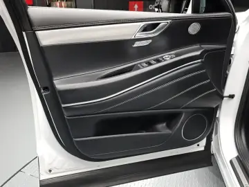 2023 Genesis GV80 с пробегом 20 037 км