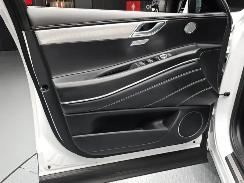 2023 Genesis GV80 с пробегом 20 037 км